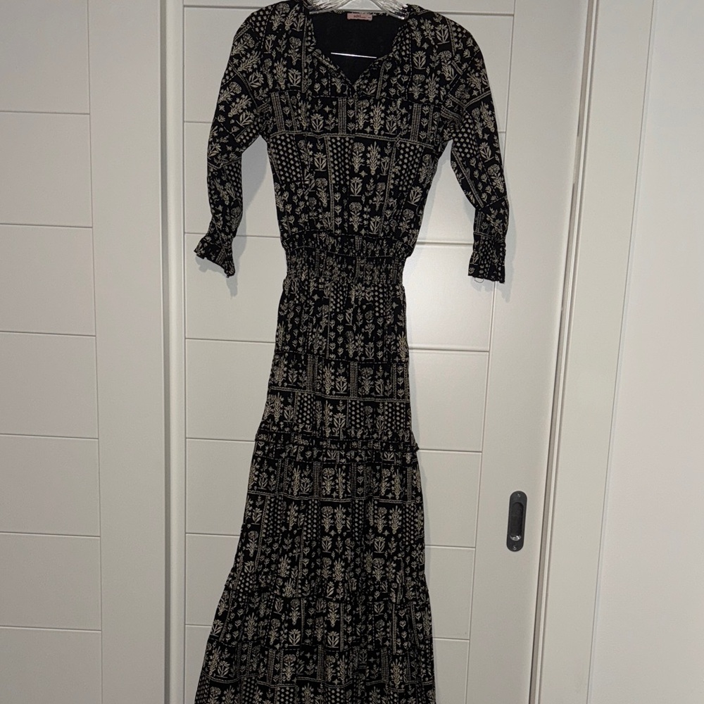 Chic Long Sleeve Black and Cream Dress